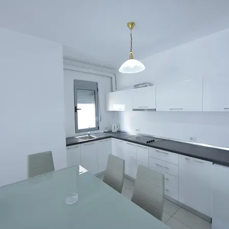 Apt Sarande Aparthotel *