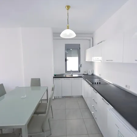 Apt Sarande アパートホテル Sarandë