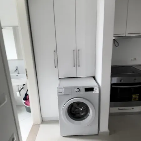 Apt Sarande Sarande