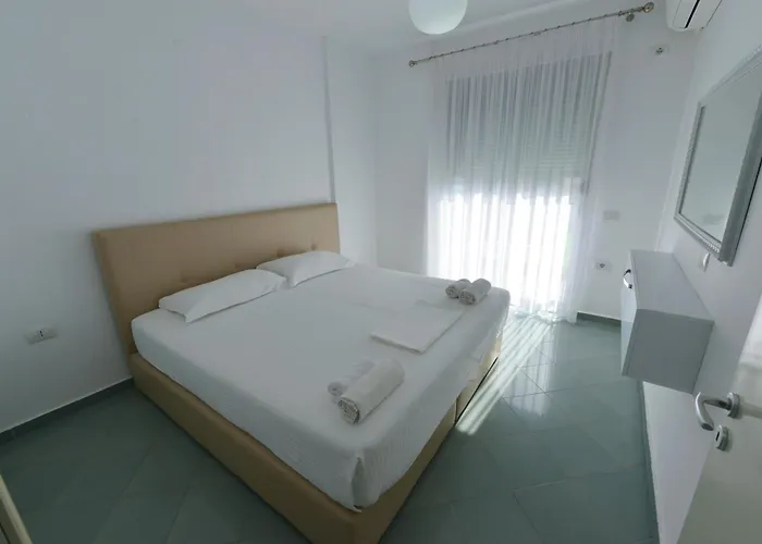アパートホテル Apt Sarande Sarandë