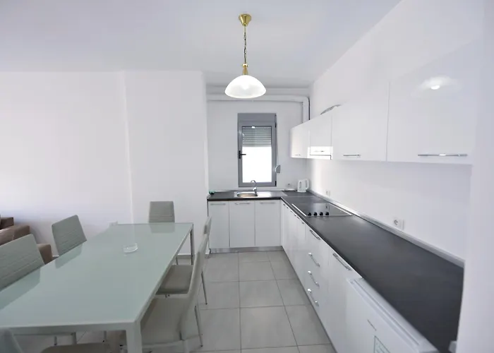 Apt Sarande アパートホテル Sarandë