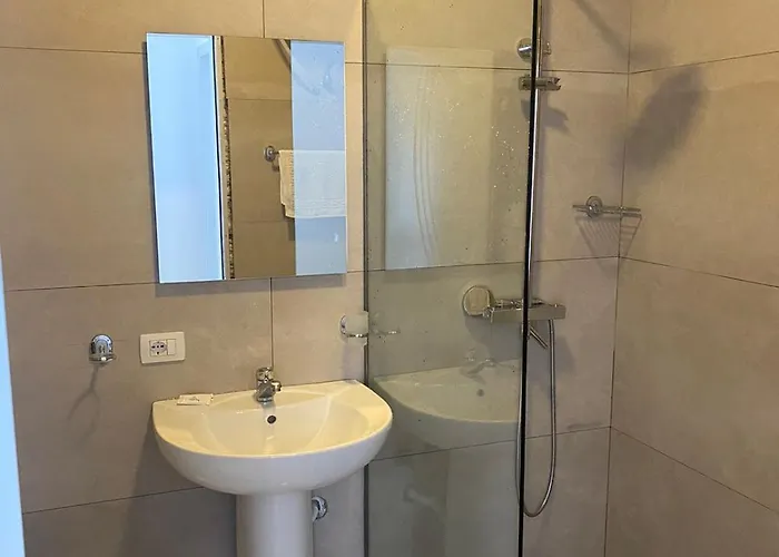アパートホテル Apt Sarande 3*