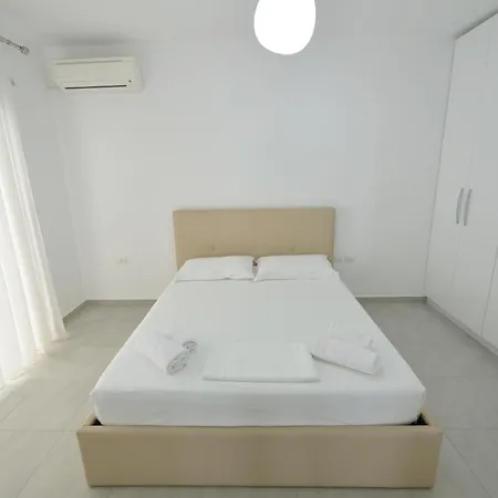 Apt Sarande 3*
